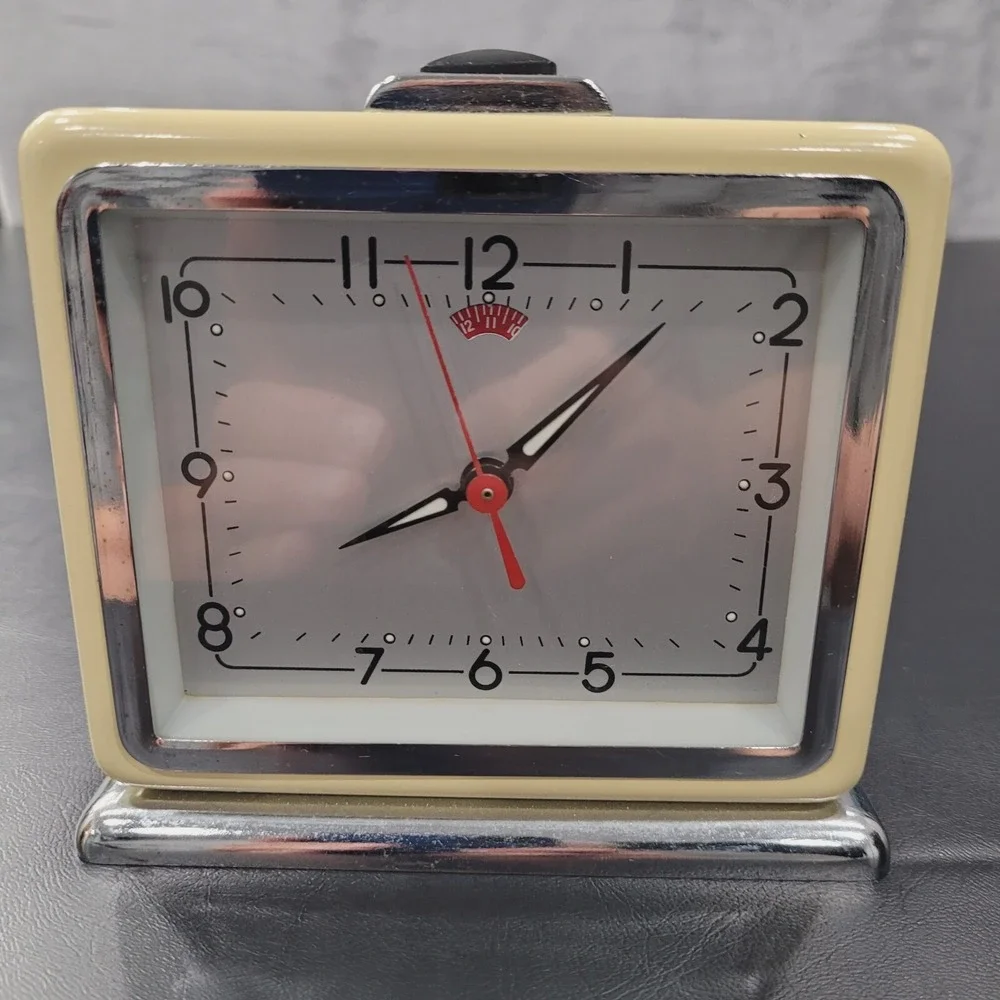 Vintage Shanghai China Wind-Up Alarm Clock MCM Atomic Age Mechanical Desk